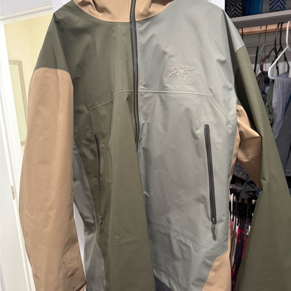 Arc'teryx Olive Green Performance Jacket with Water-Resistant Material